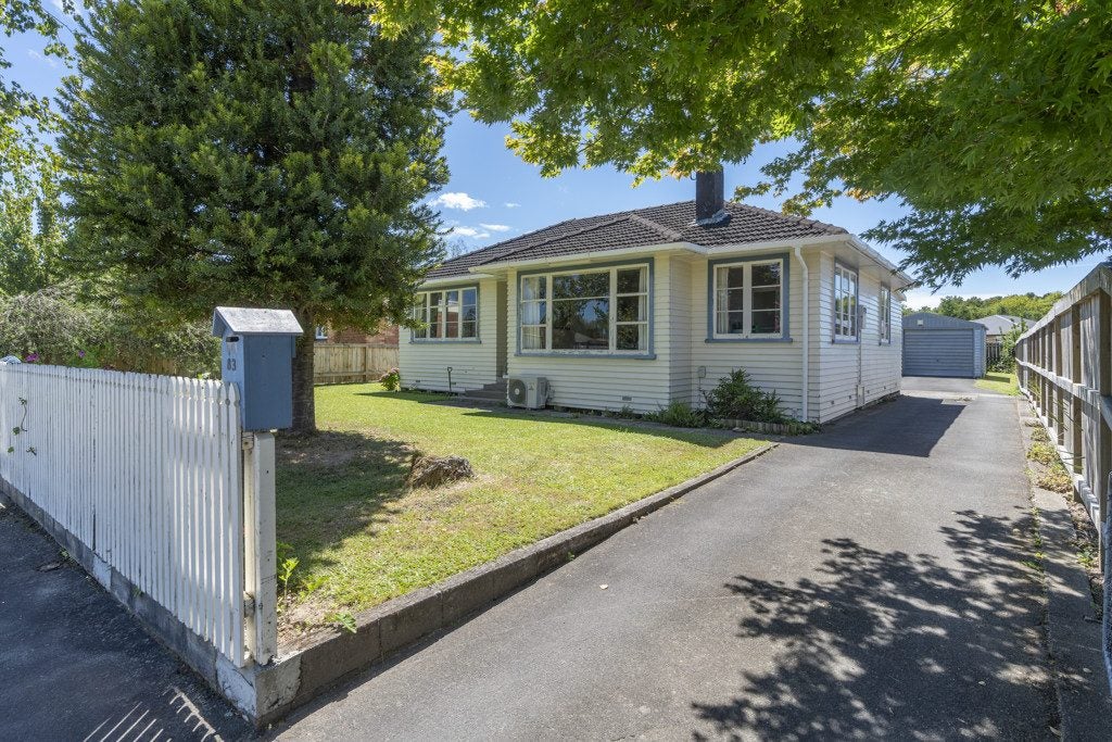 83 Montgomery Crescent, Bader, Hamilton - Carousel 1