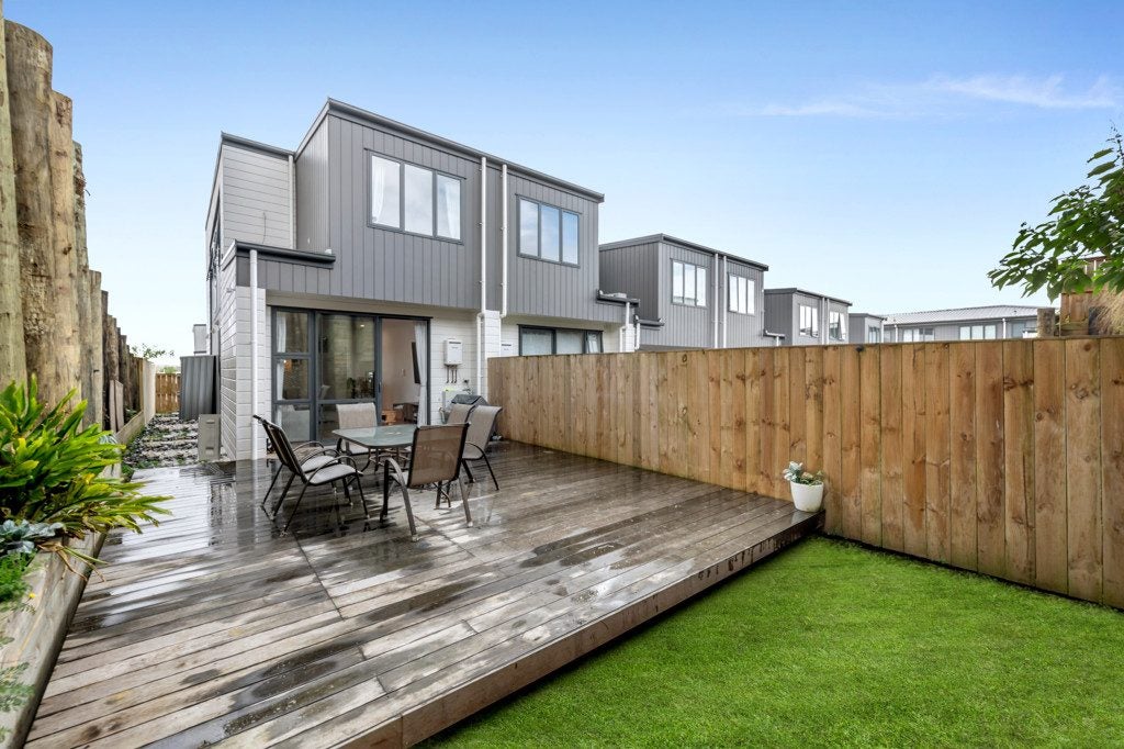 16 Stroom Street, Flat Bush, Manukau City, Auckland - Carousel 1