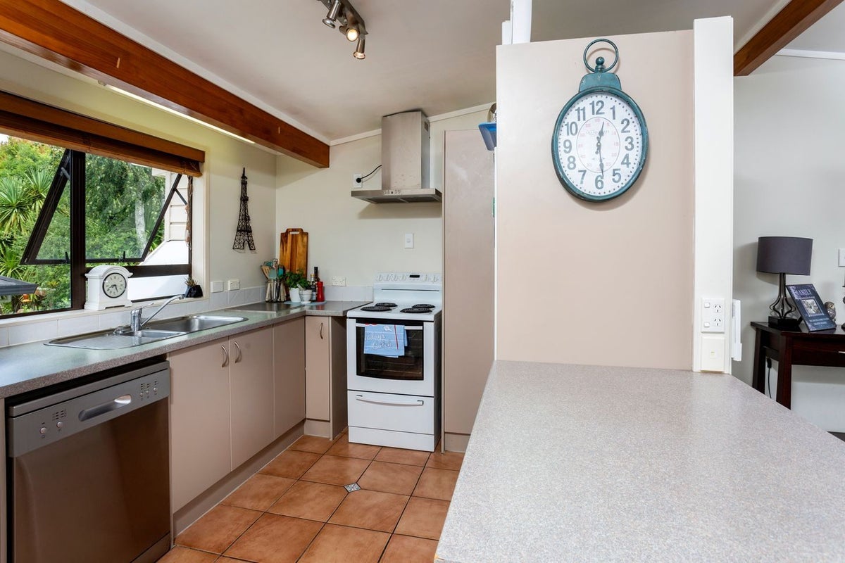 34 Unsworth Drive, Unsworth Heights, Auckland - Carousel 2