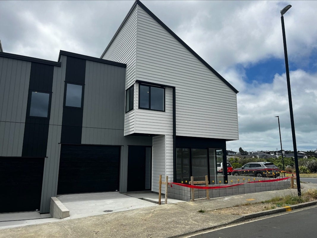 44 Kahawairahi Drive, Beachlands, Auckland - Carousel 1