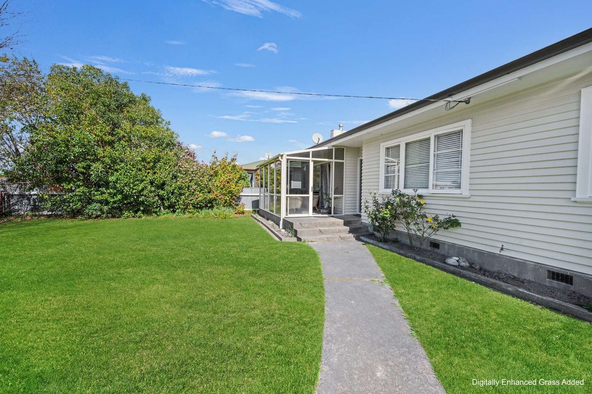 205 Warwick Road, Mayfair, Hastings - Carousel 2