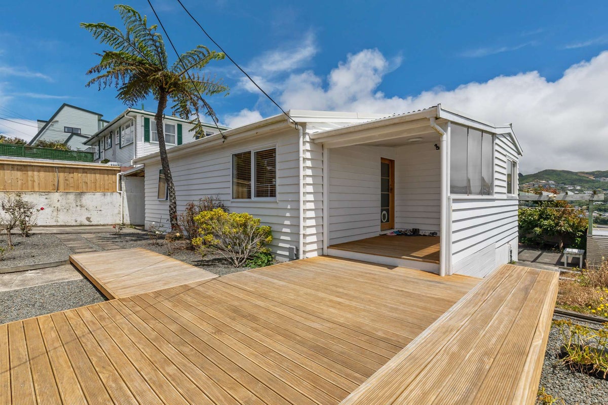 14 Sheridan Terrace, Johnsonville, Wellington - Carousel 1