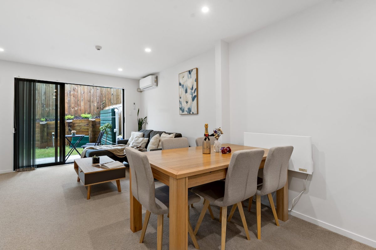 16/18 Hewlett Road, Massey, Auckland - Carousel 2