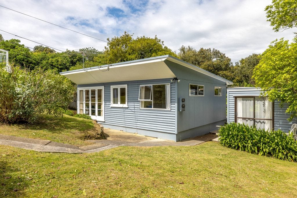16 Goodwin Avenue, Oneroa, Waiheke Island - Carousel 1