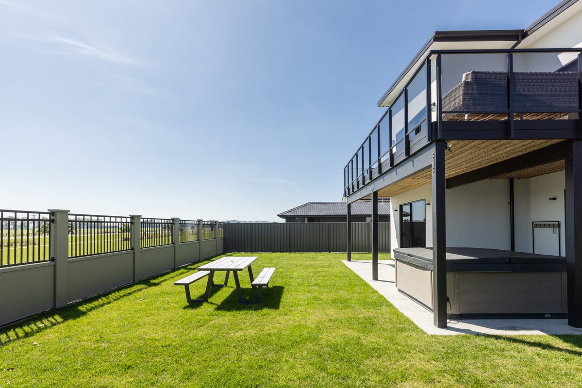 60 Pelorus Avenue, Poraiti, Napier - Carousel 22
