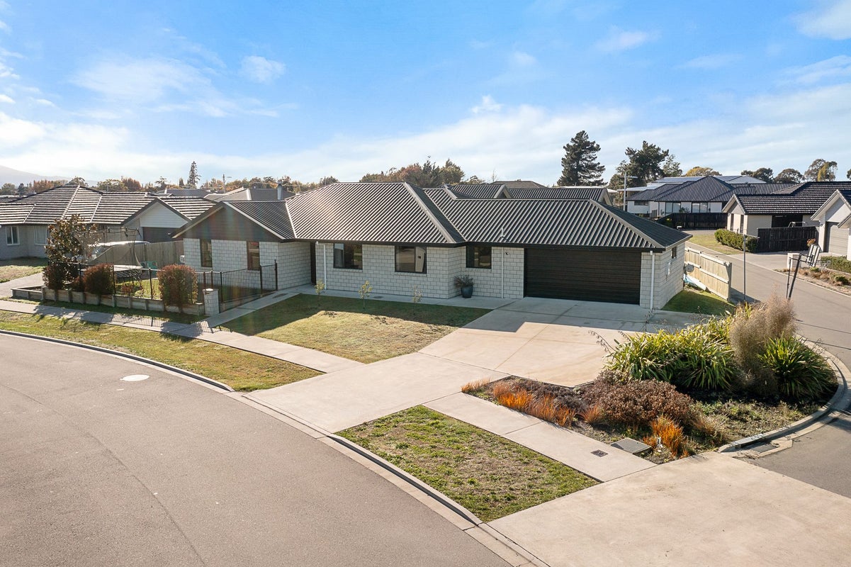 1 Hurricane WAY, Burleigh, blenheim - Carousel 24