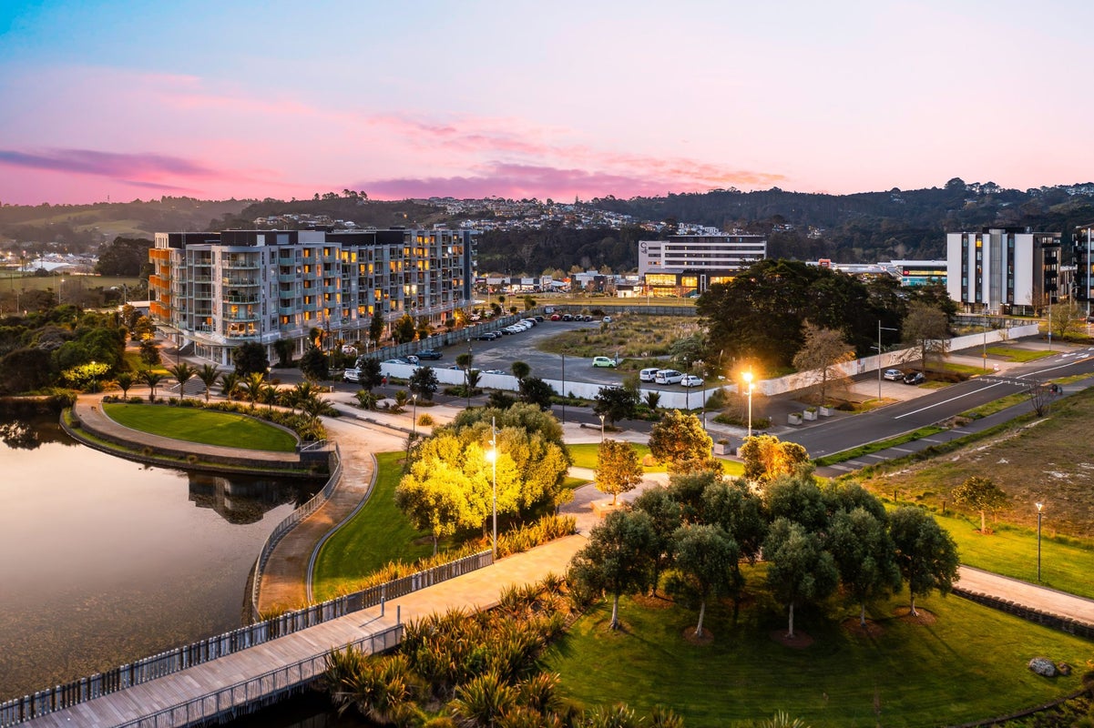 402/3 Rose Garden Lane, Albany, Auckland - Carousel 2