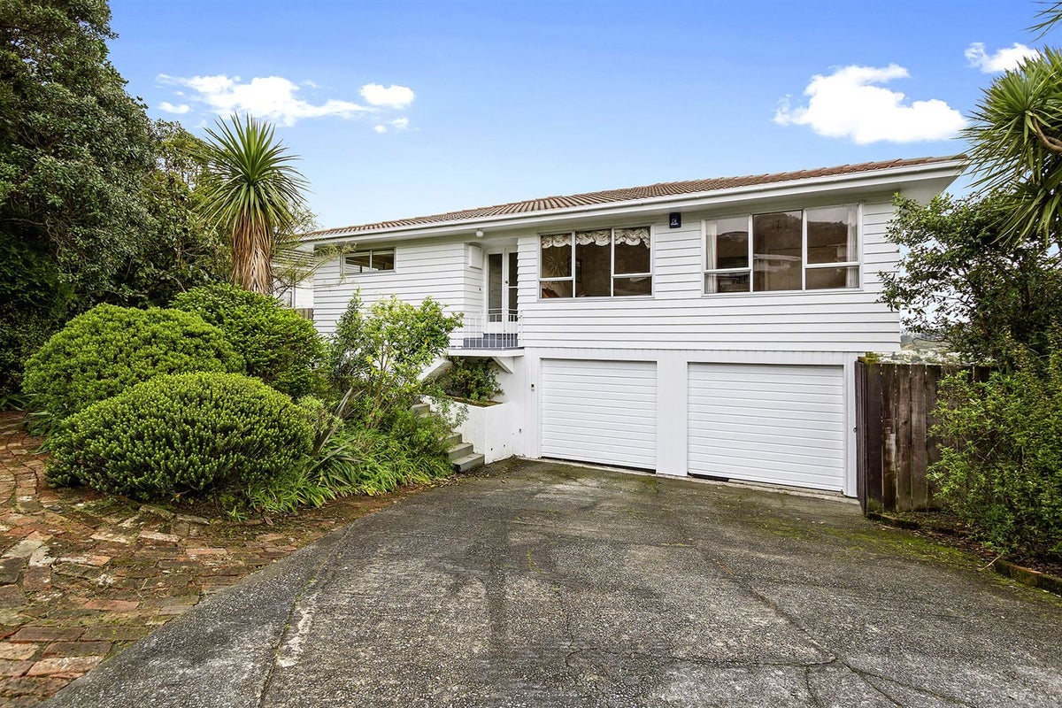 8 St Aidans Way, Tawa, Wellington - Carousel 1