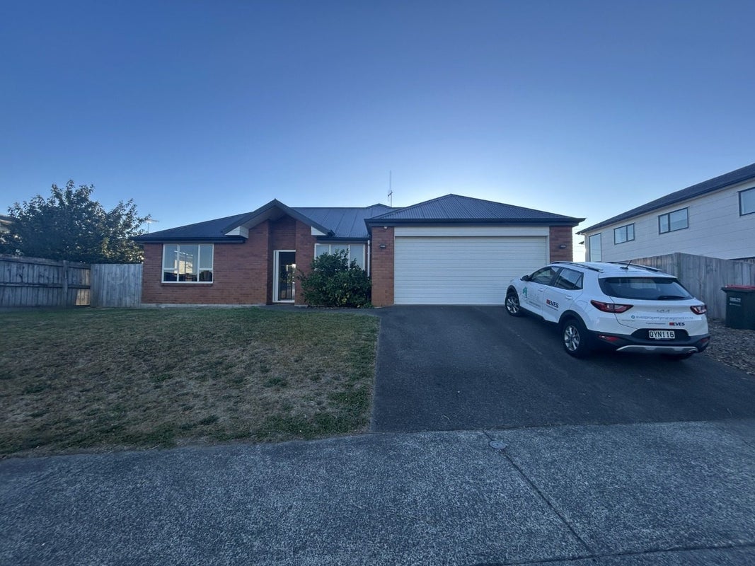 1 Rosewood Court, Huntington, Hamilton - Carousel 1