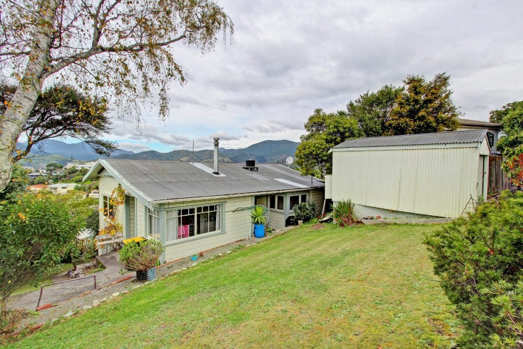 8 Victoria Heights, Stepneyville, Nelson - Carousel 1