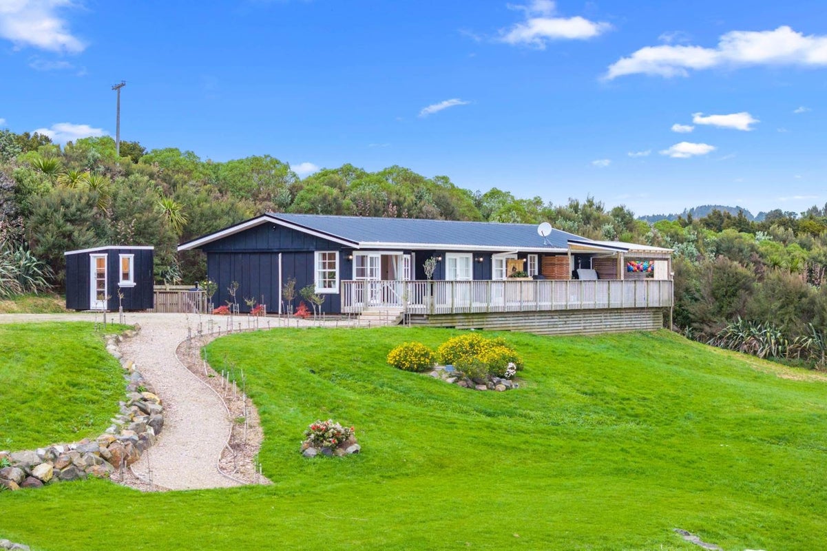 262 Lawrence Road, Kaiwaka - Carousel 1