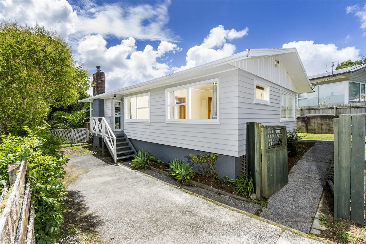 29 Saffron Street, Birkdale, Auckland - Carousel 2