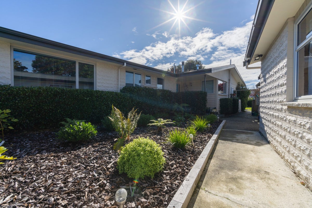 16 Henry Street, Te Anau, Te Anau - Carousel 2
