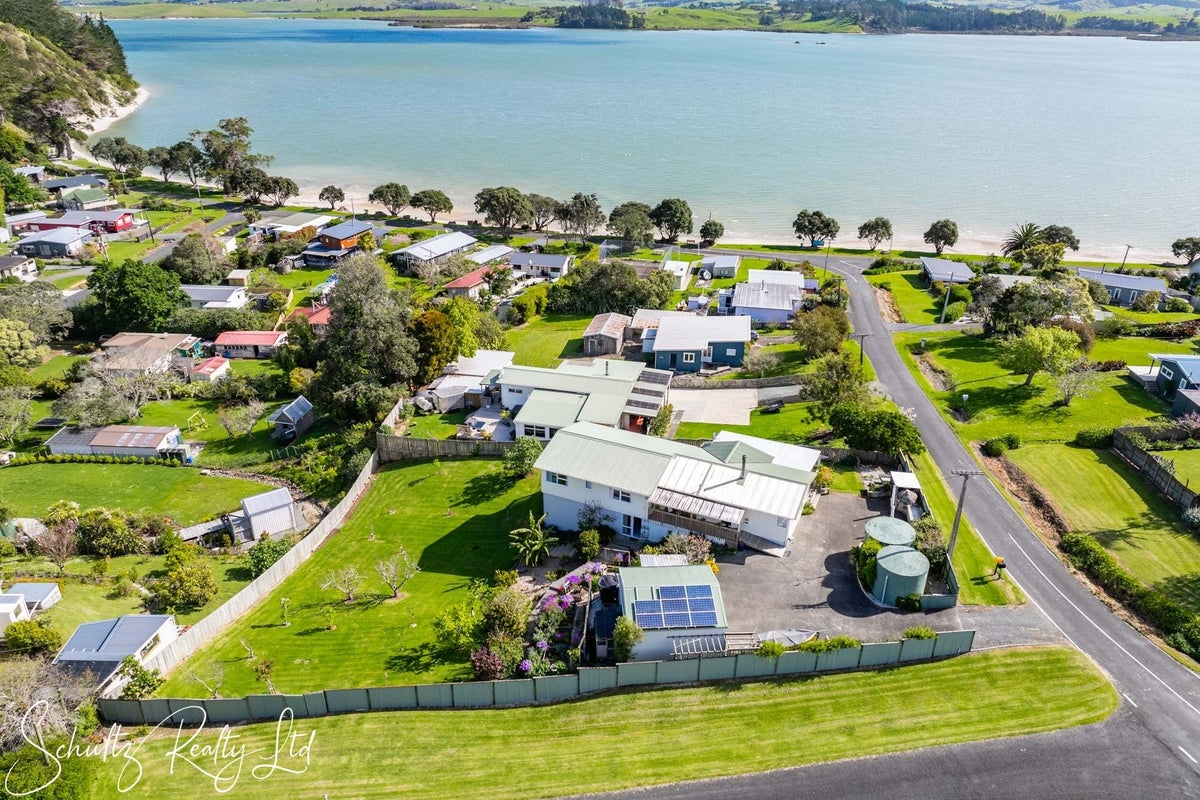 10 Oxford Street, Whakapirau, Maungaturoto - Carousel 1
