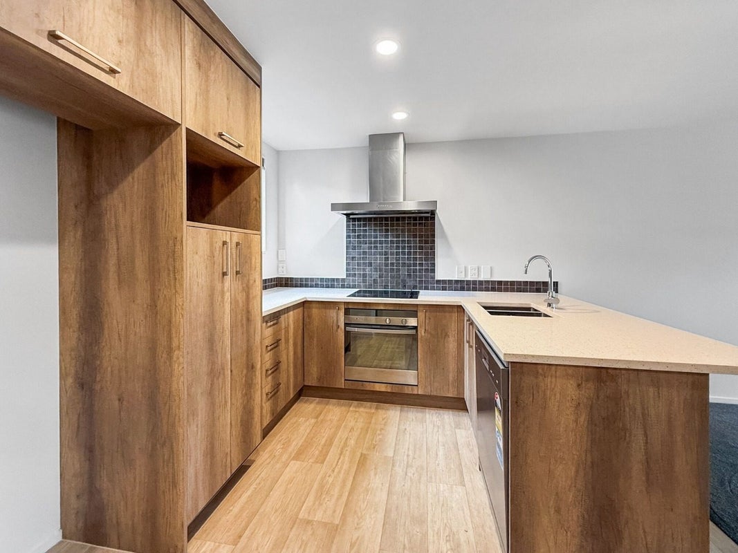 9/1 Gracechurch Drive, Flat Bush, Auckland - Carousel 2