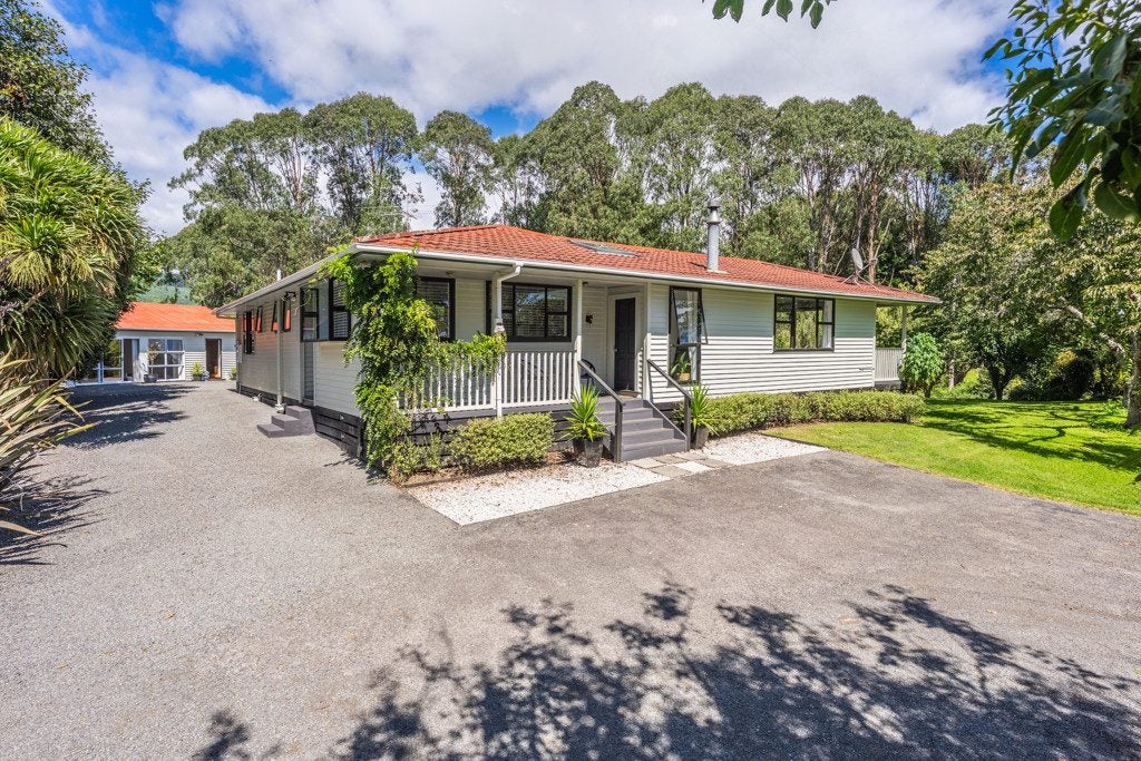 71 Gary Road, Peka Peka, Otaki - Carousel 1