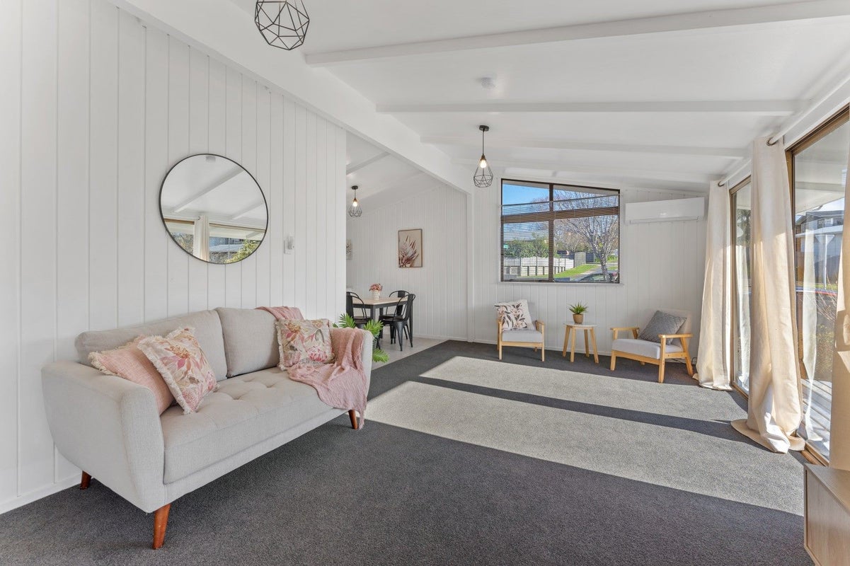 60 Norana Road, Timberlea, Upper Hutt - Carousel 1