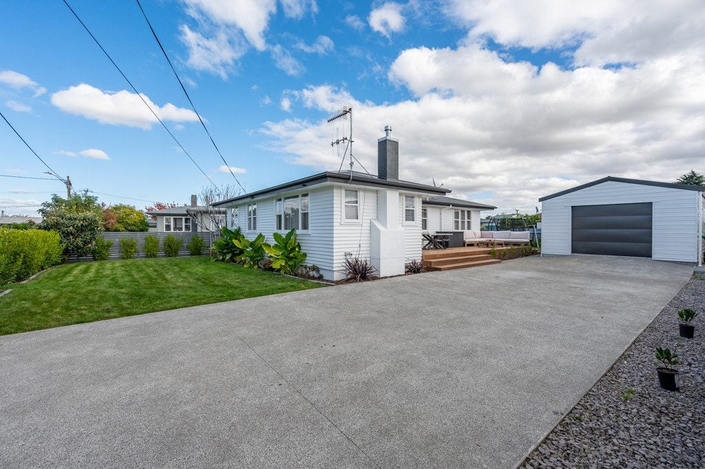 6 Corbett Place, Onekawa, Napier - Carousel 1