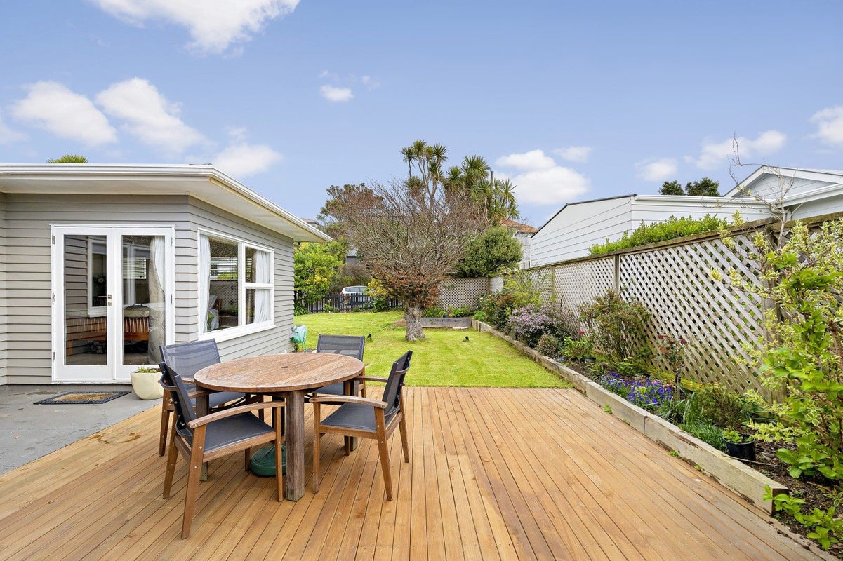 6 Clifford Road, Johnsonville, Wellington - Carousel 2