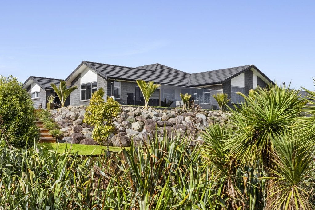 7 Grahams Lane, Bell Block, New Plymouth - Carousel 1