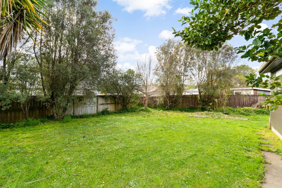 90 Riverpark Crescent, Henderson, Waitakere City, Auckland - Carousel 2