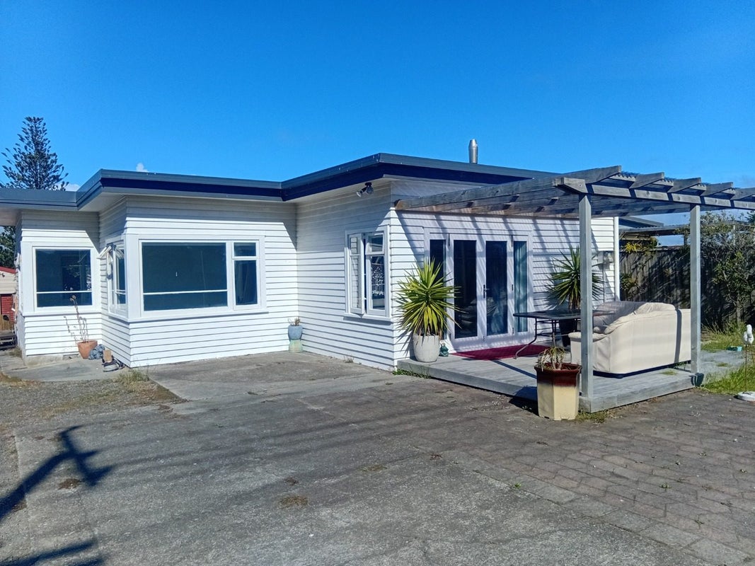 118 Park Avenue, Waitarere Beach, Levin - Carousel 1