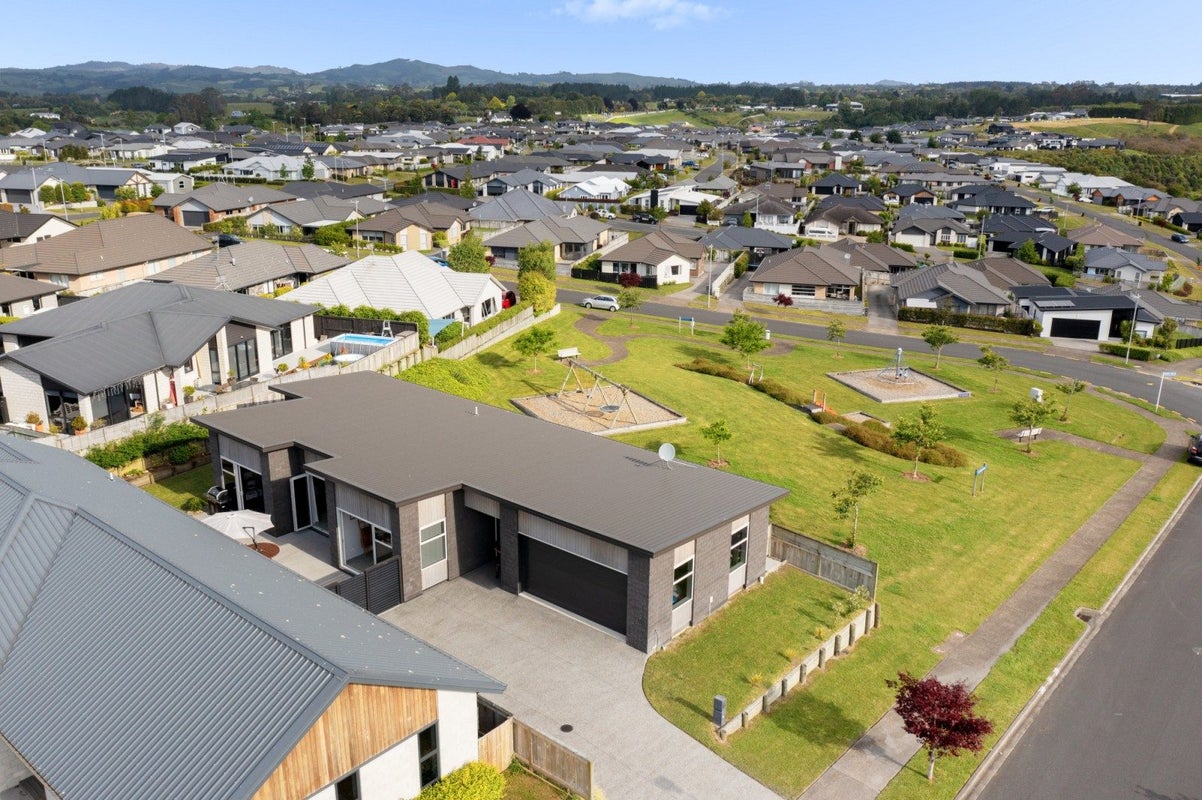 20 Penetaka Heights, Pyes Pa, Tauranga - Carousel 1