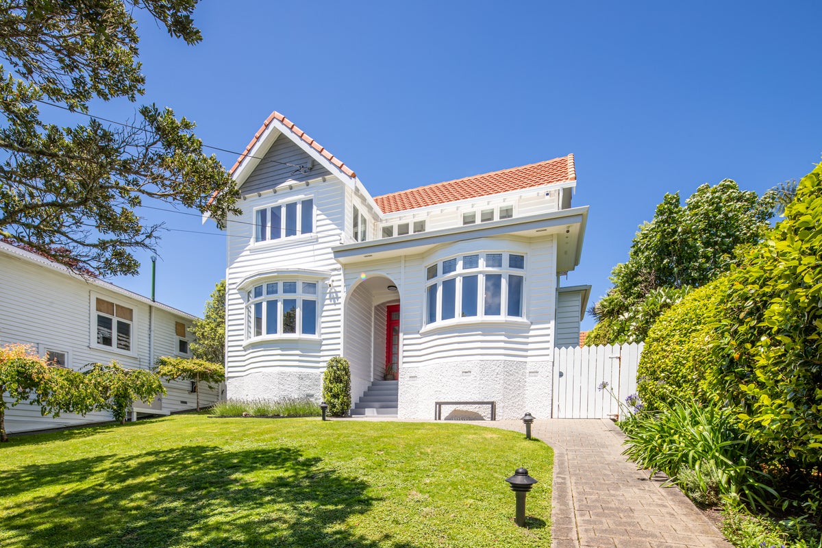 17 Plymouth Street, Karori, Wellington - Carousel 1