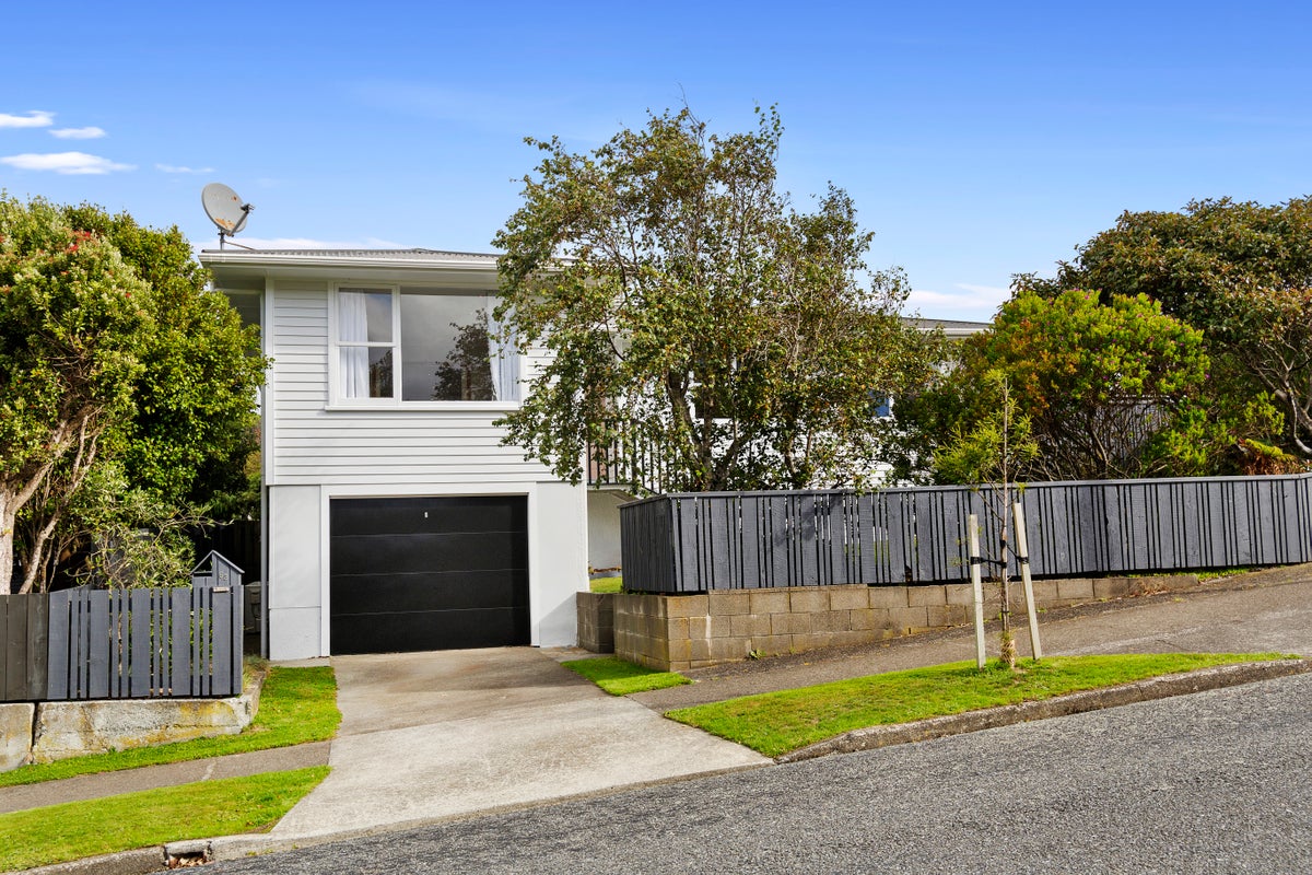 63 Oakleigh Street, Maungaraki, Lower Hutt - Carousel 1
