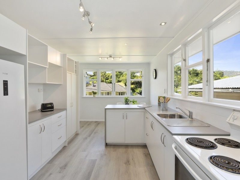 47 Bird Grove, Stokes Valley, Lower Hutt - Carousel 2