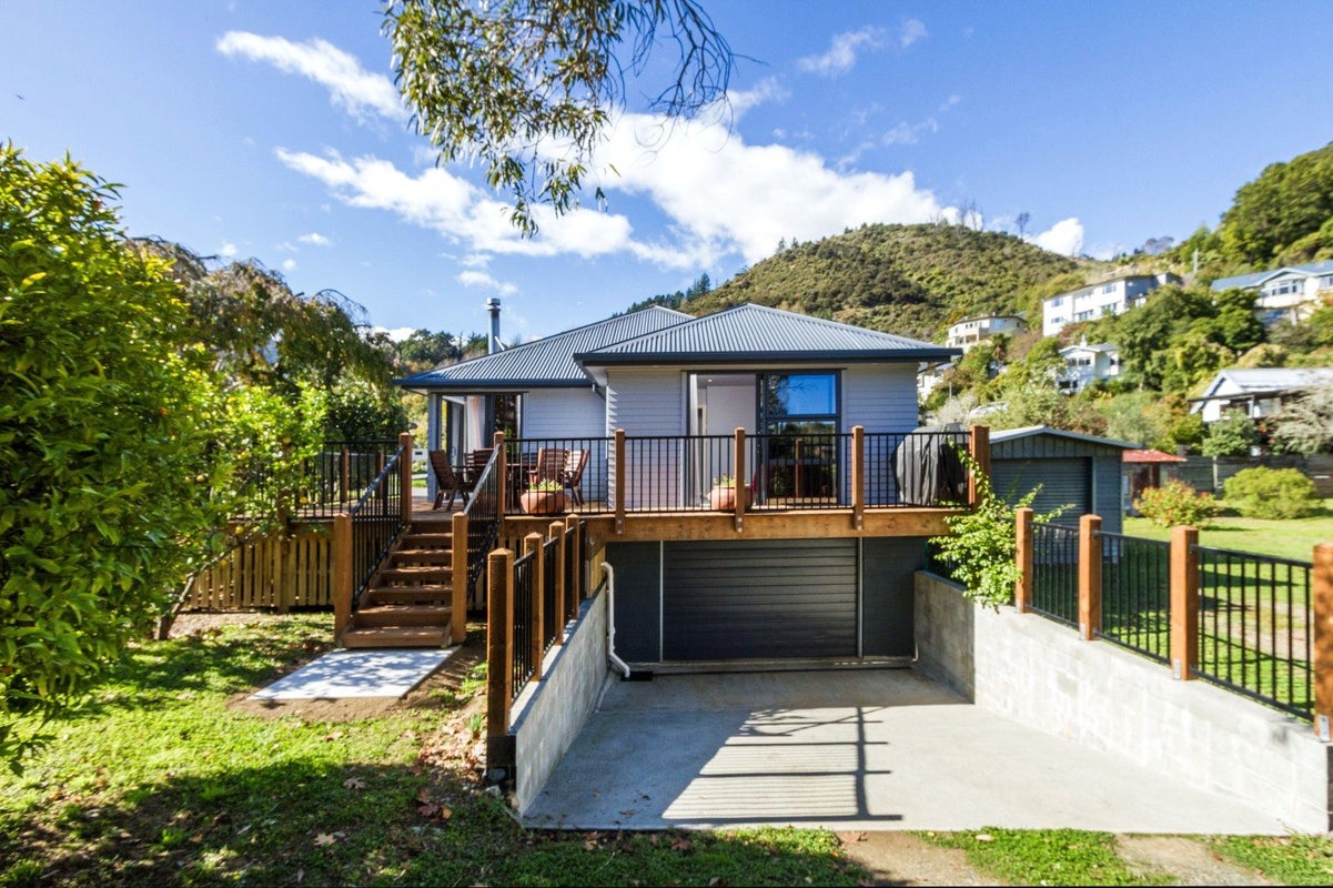1 Clouston Terrace, Maitai, Nelson - Carousel 2