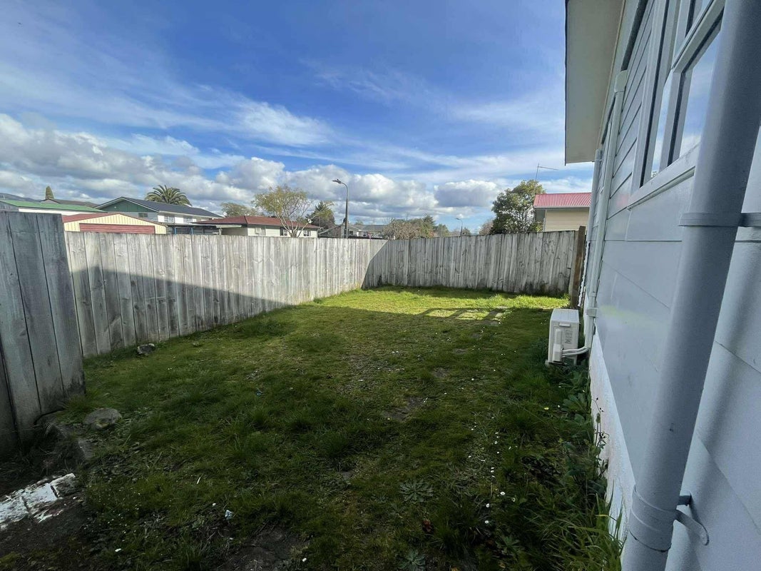 1/43 Hartford Crescent, Totara Park, Upper Hutt - Carousel 14
