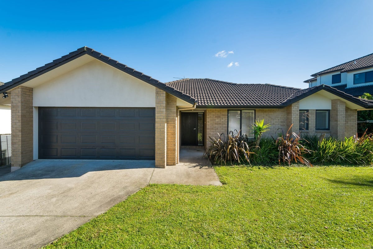 16 Bundoran Way, Pinehill, Auckland - Carousel 1