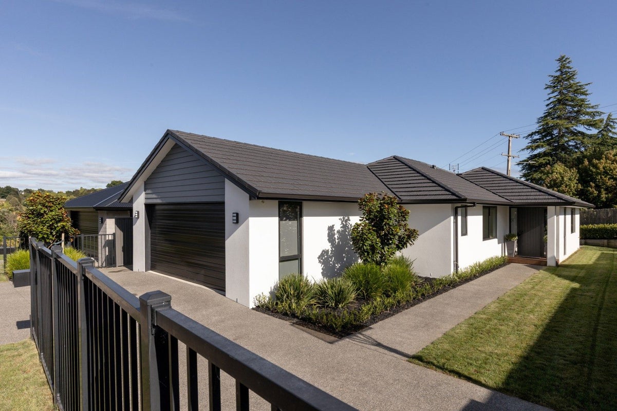 15 Godwit Lane, Welcome Bay, Tauranga - Carousel 1