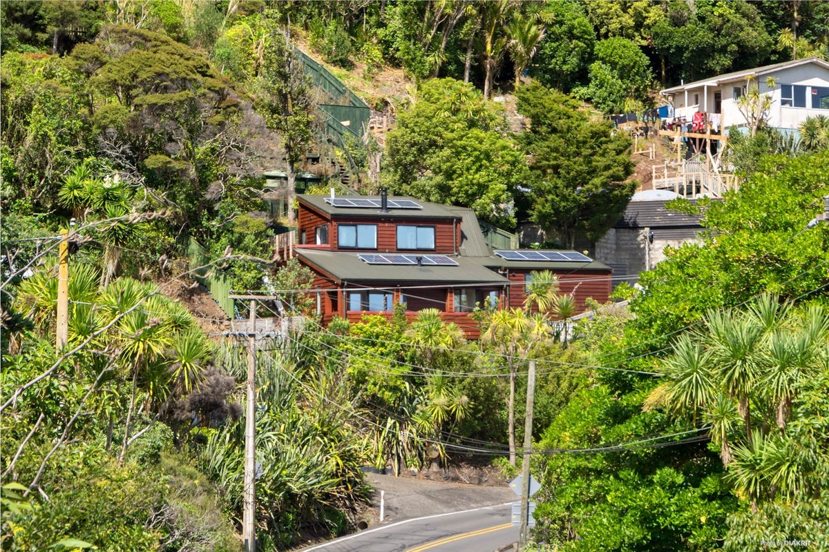 12 Piha Road, New Lynn - Carousel 1