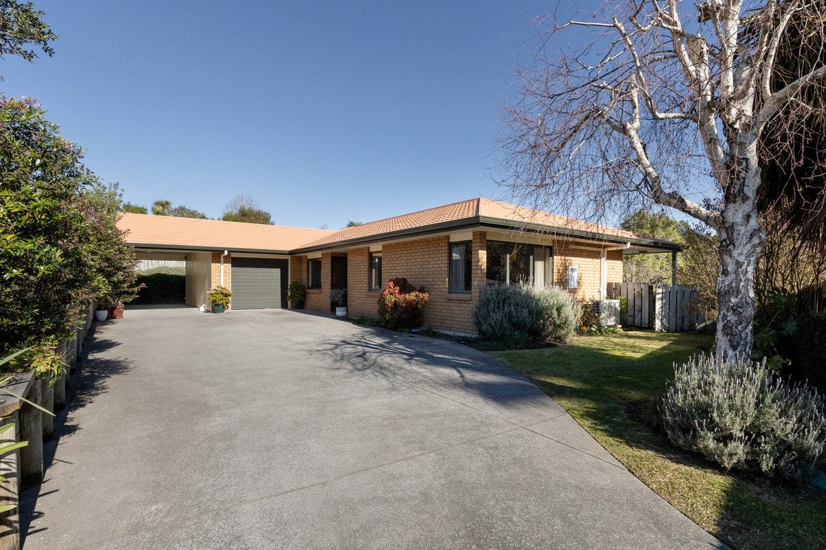18 Oteki Park Drive, Welcome Bay, Tauranga - Carousel 1