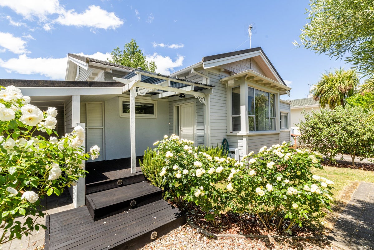 16 Hammond Road, Taradale, Napier - Carousel 13