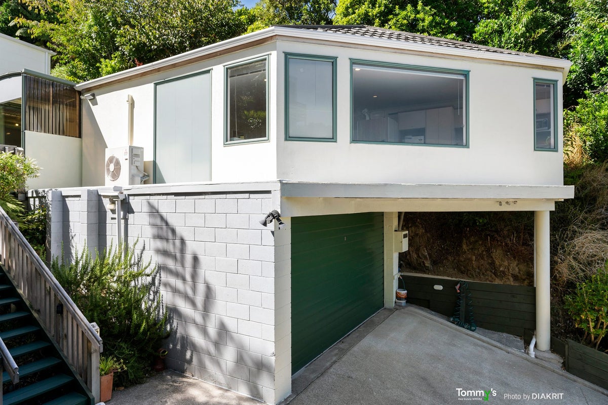 2 Huntingdon Street, Northland, Wellington - Carousel 2