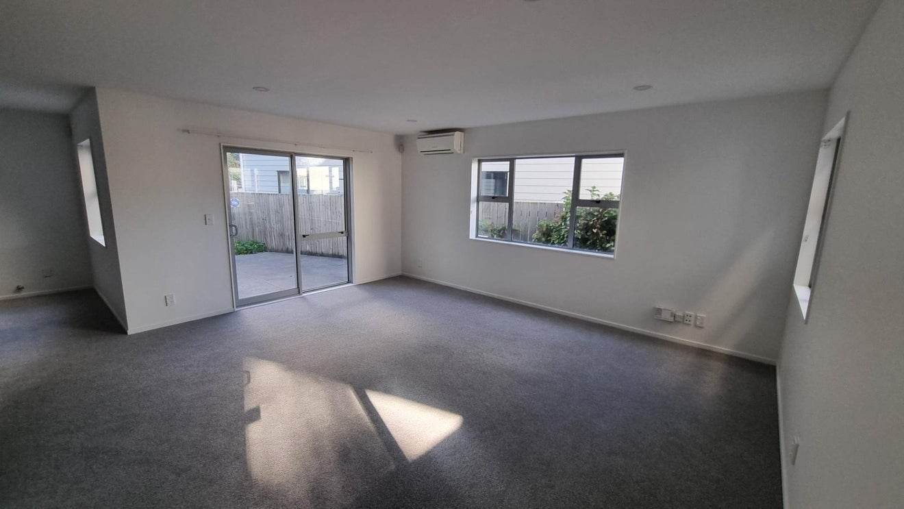 17A Wantwood Grove, Churton Park, Wellington - Carousel 2