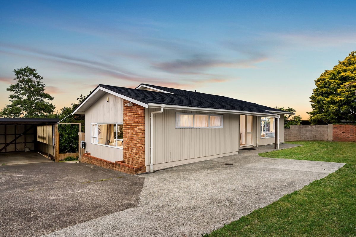 42 Grenada Avenue, Forrest Hill, Auckland - Carousel 1