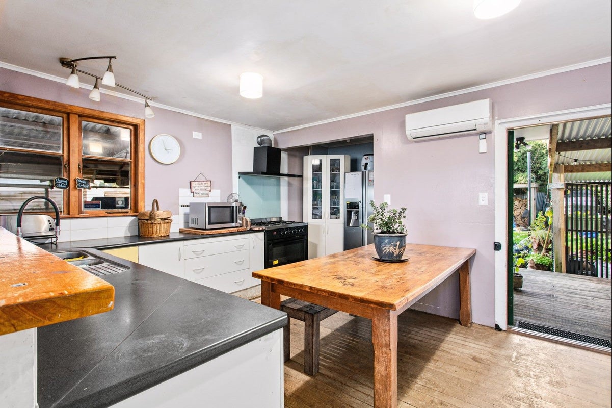 4 Martin Road, Outer Kaiti, Gisborne - Carousel 2