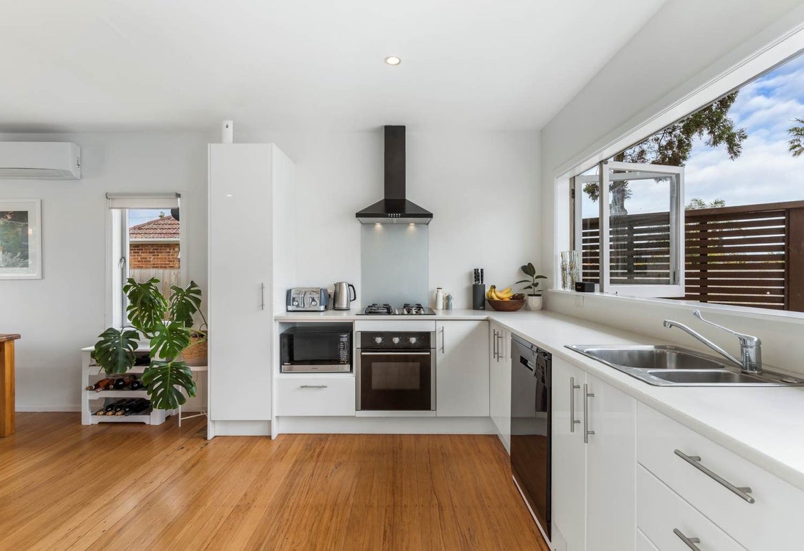 38 Tamatea Avenue, Point England, Auckland - Carousel 2