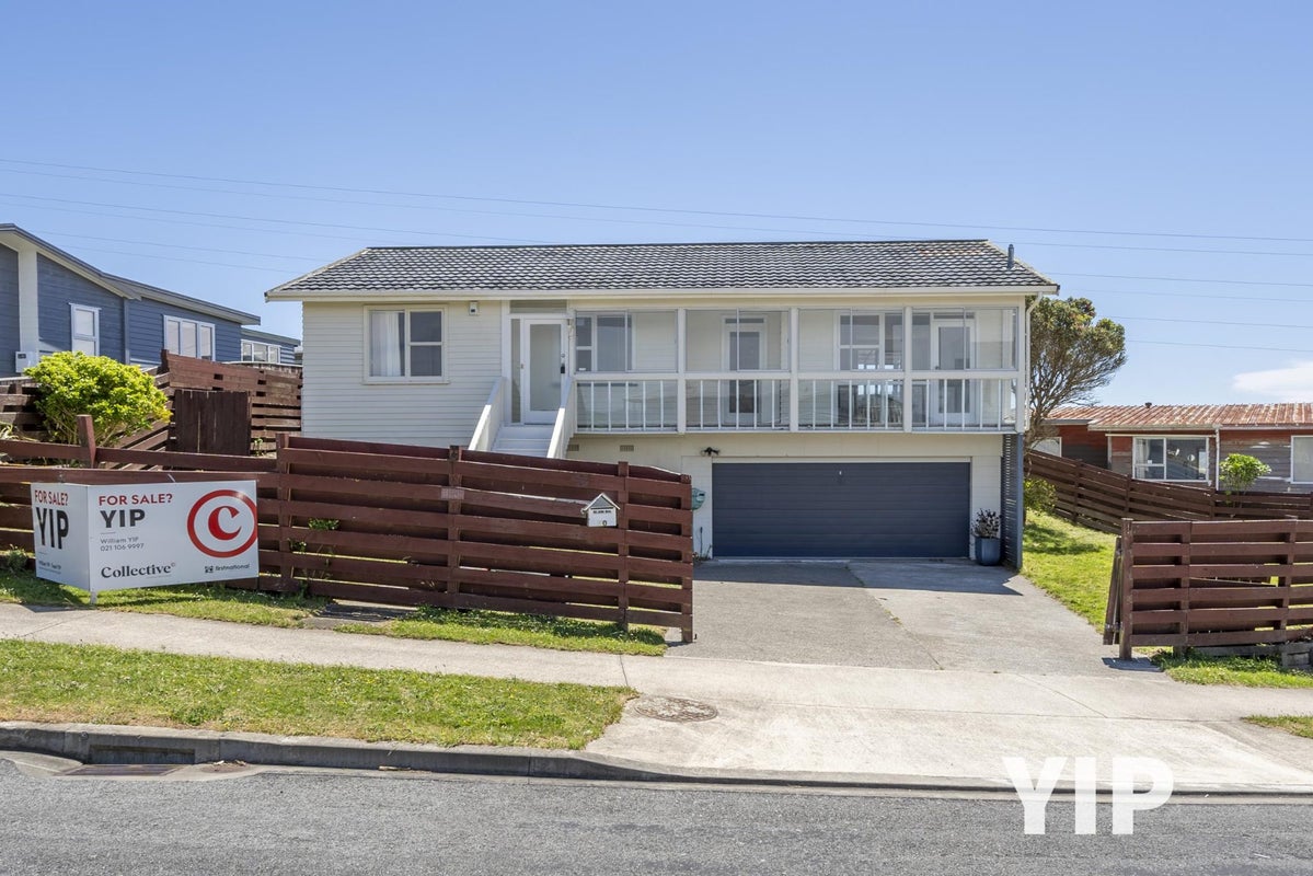 10 Edgecombe Street, Newlands, Wellington - Carousel 1
