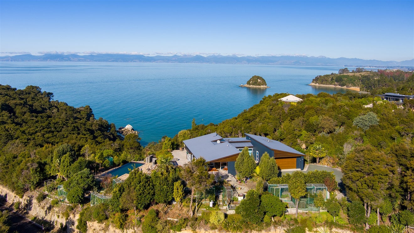 158 Tokongawa Drive, Kaiteriteri - Carousel 1