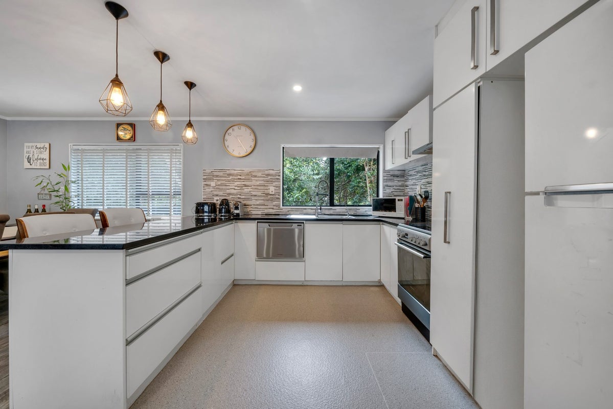2/52 Stanley Road, Glenfield, Auckland - Carousel 2