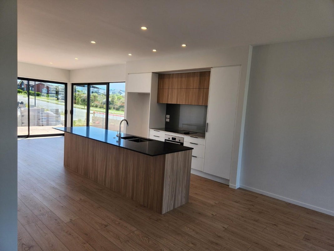 44 Kahawairahi Drive, Beachlands, Auckland - Carousel 2