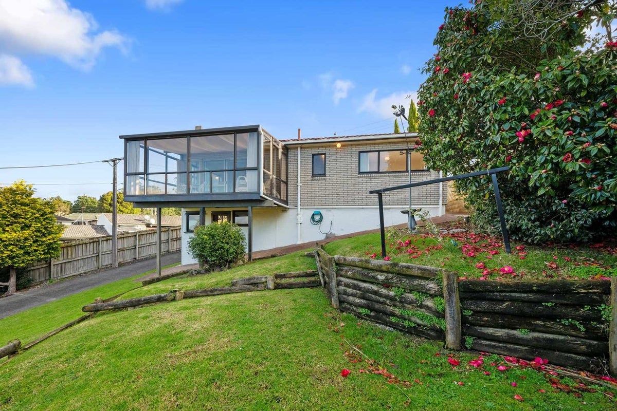 2/3 Hall Road, Glenfield, Auckland - Carousel 10