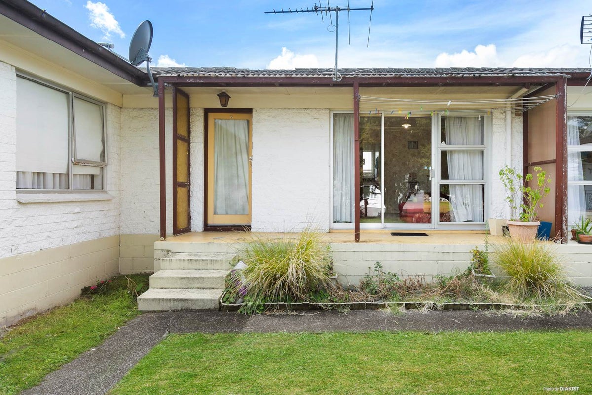 2/44 Parkinson Avenue, Owairaka, Auckland - Carousel 1
