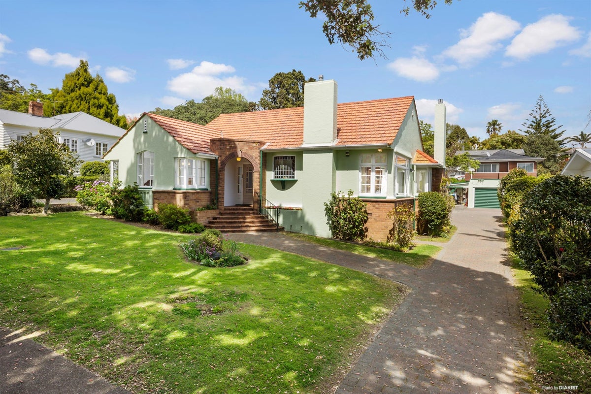 9 Stilwell Road, Mount Albert, Auckland - Carousel 1