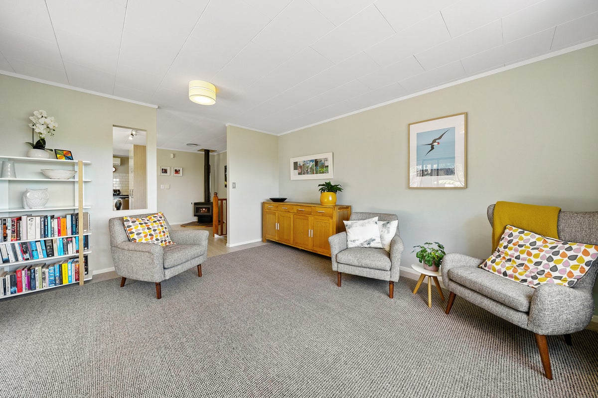 121 Montgomery Avenue, Karori, Wellington - Carousel 2